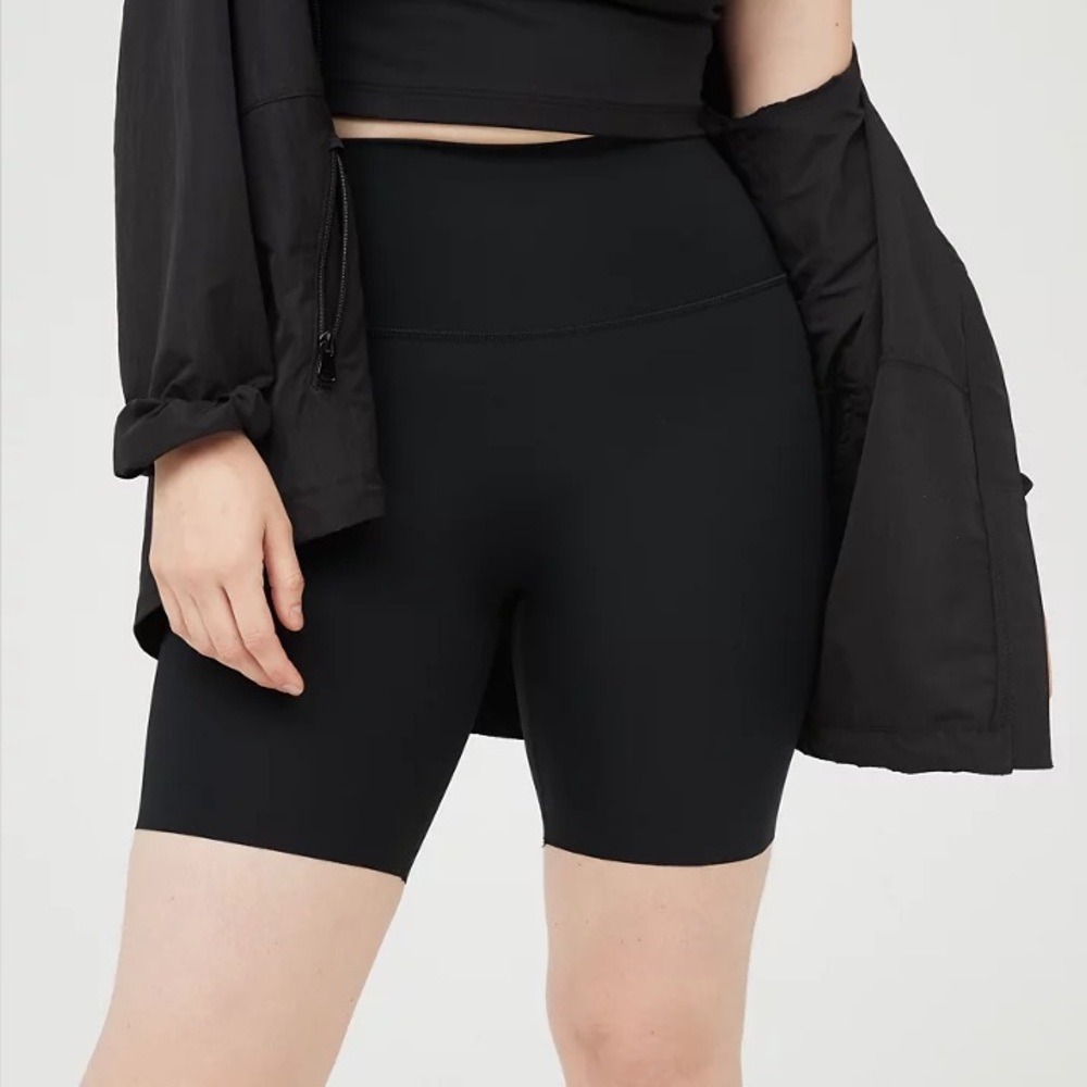Offline by aerie Goals 7” Bike Short Black Size XS
